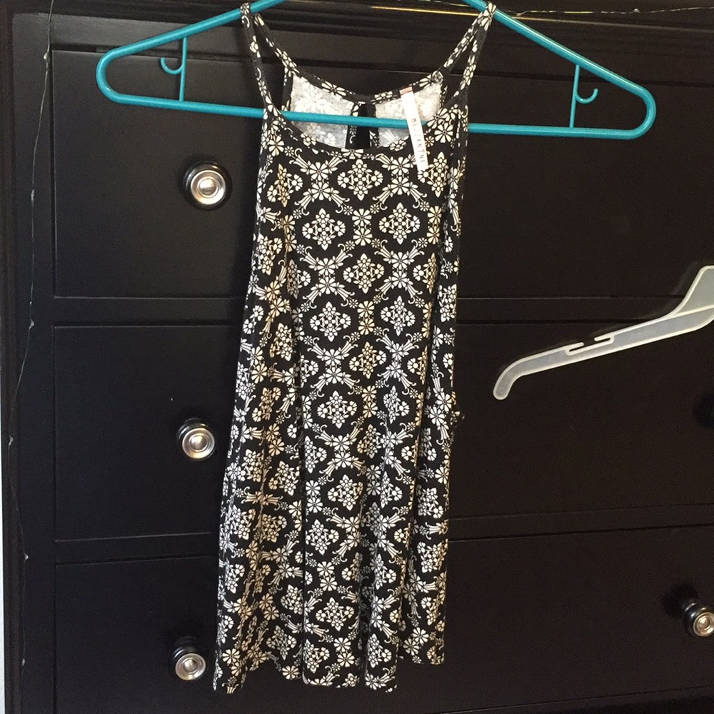 Black and white flower print halter tank top